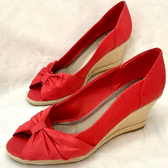 Life Stride Shoes - Coral LIFE STRIDE “Rhonda” Peep Toe Espadrille Wedge Canvas Heels sz 8W
